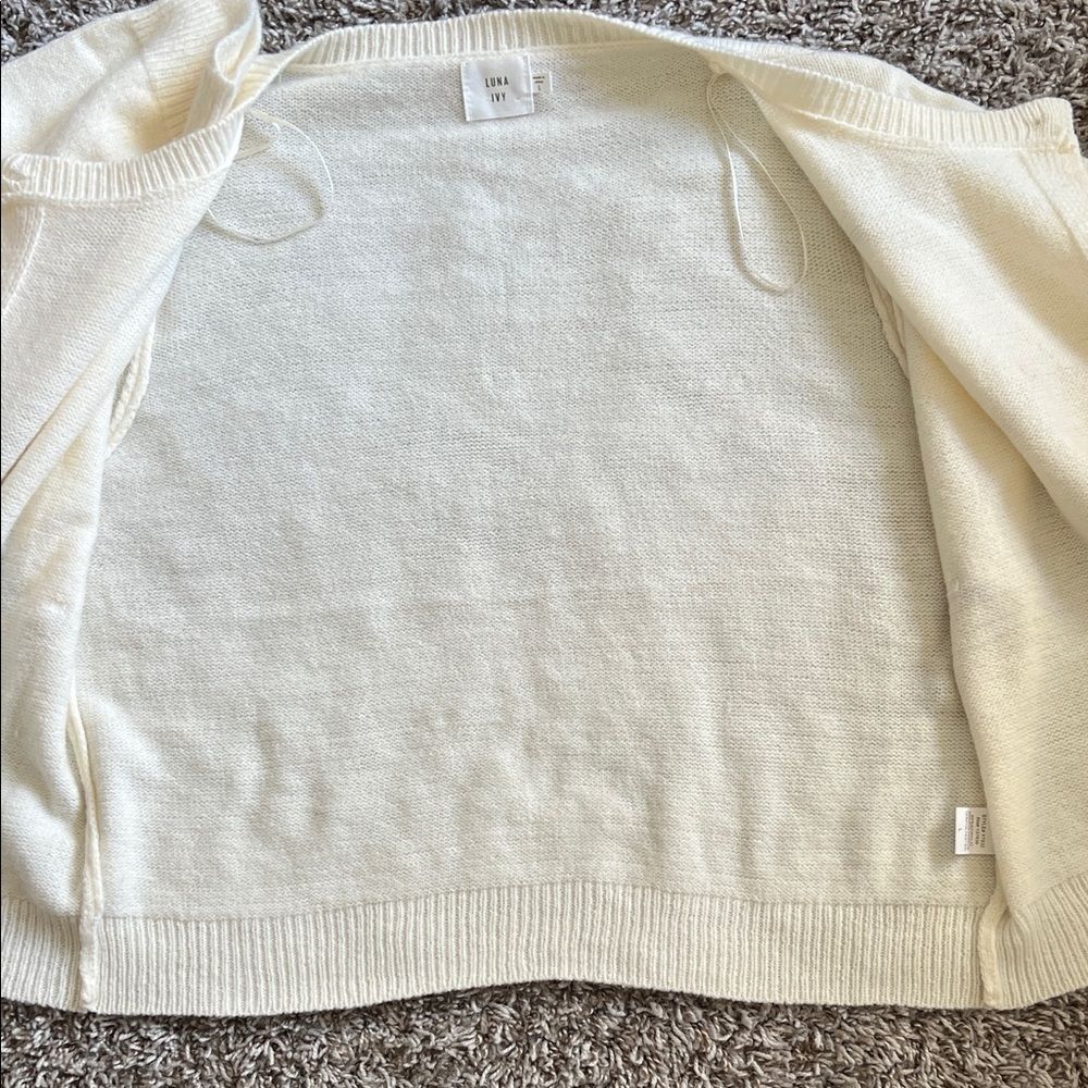 Like New! Luna Ivy 3D Bow Cardigan Sweater Ivory With Pearl Buttons in Size L - Picture 11 of 13